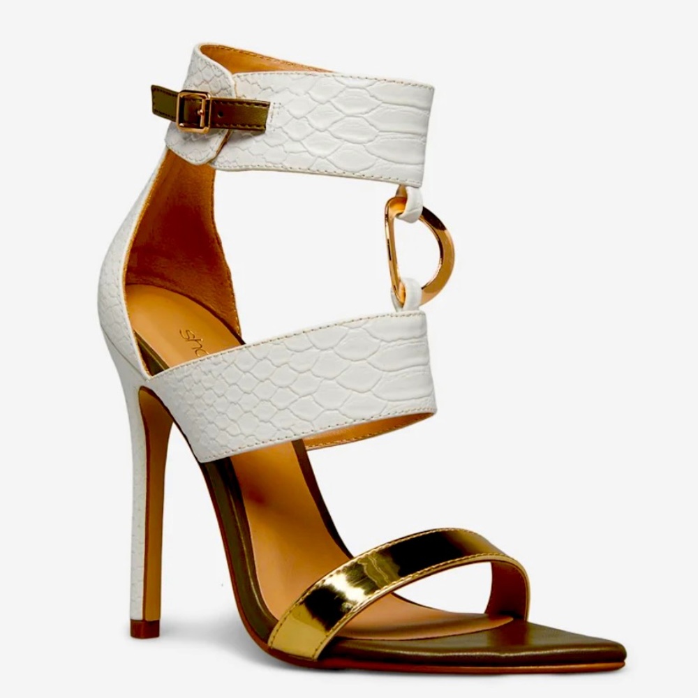 White & olive pointed pump